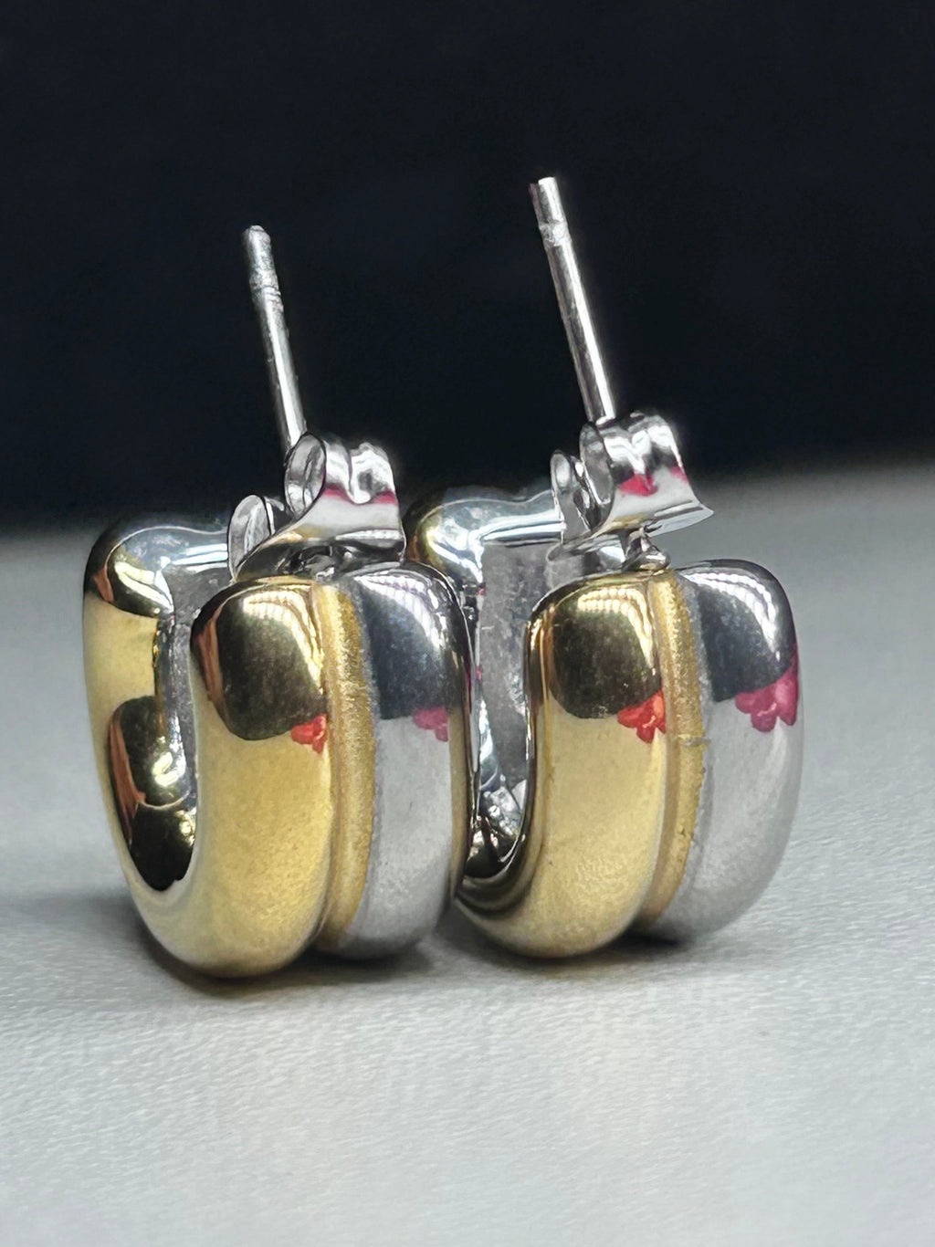 Two tone earring ￼