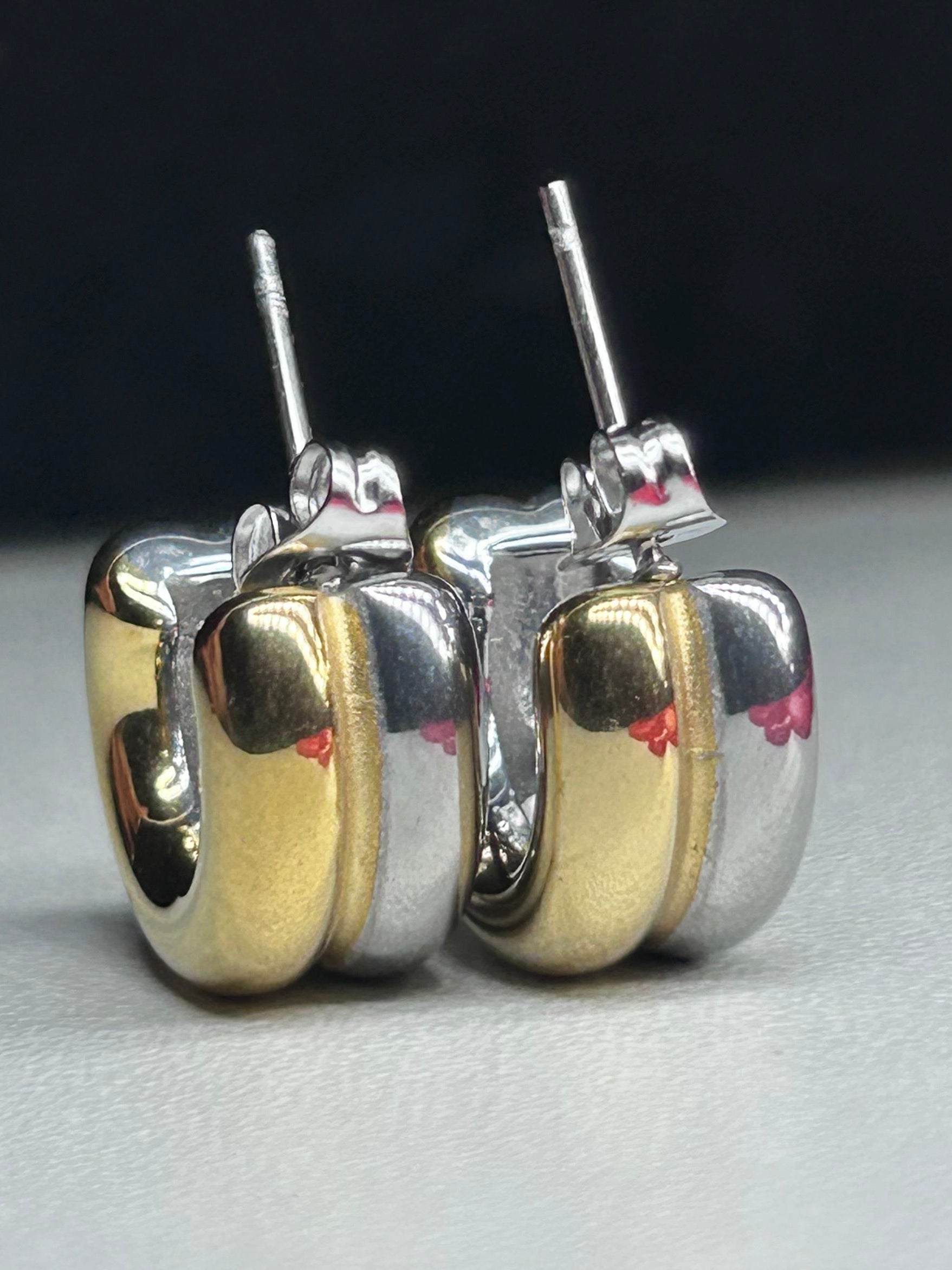 Two tone earring ￼