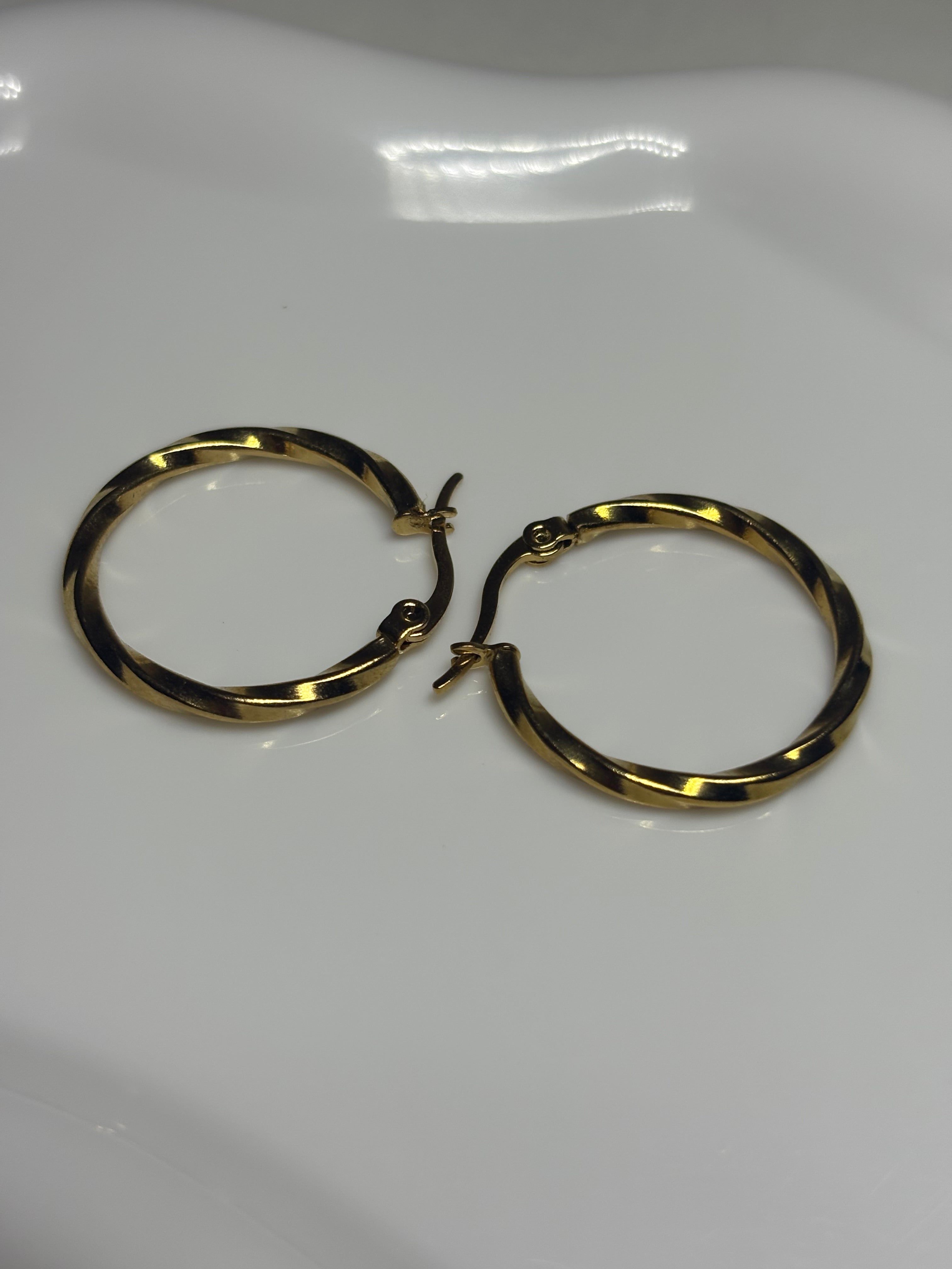 Essentials Hoops
